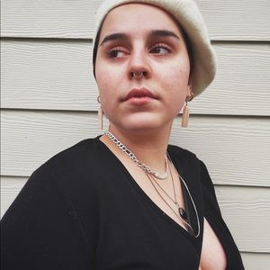 hi there ! im dylan <3 offers & bundles <3